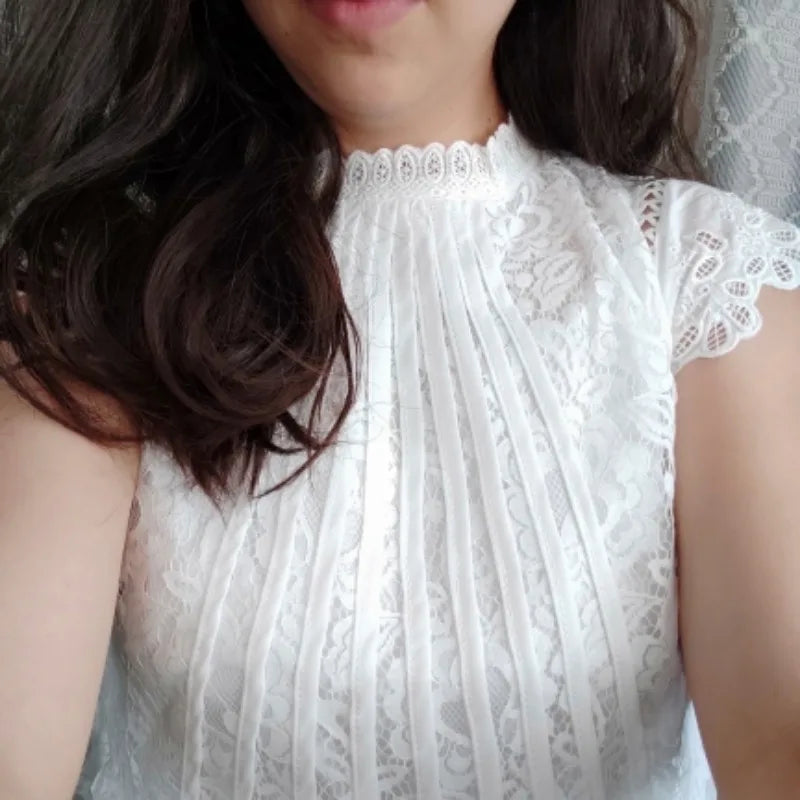 Effortlessly Elegant Blouse with a Timeless Design