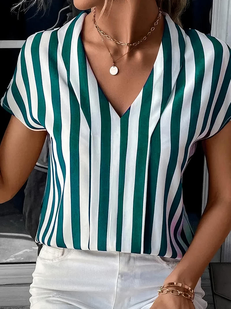 Well Tailored Blouse with a Graceful Silhouette
