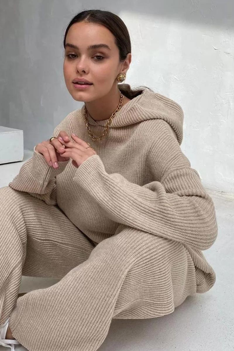 Well Tailored Garment with a Graceful Silhouette