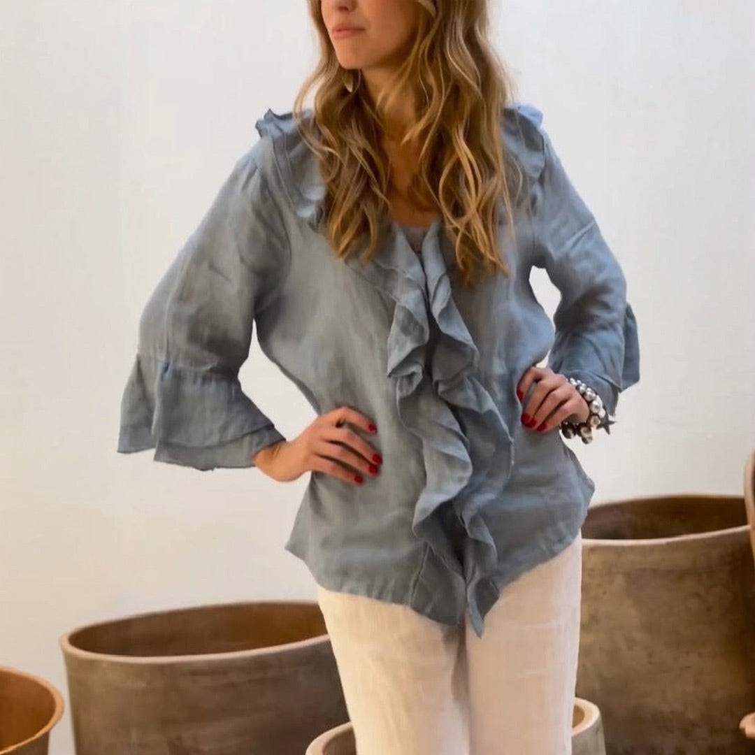 Effortlessly Elegant Blouse with a Timeless Design