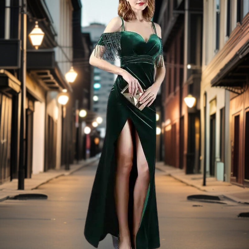 Beautifully Finished Dress in a Timeless Design