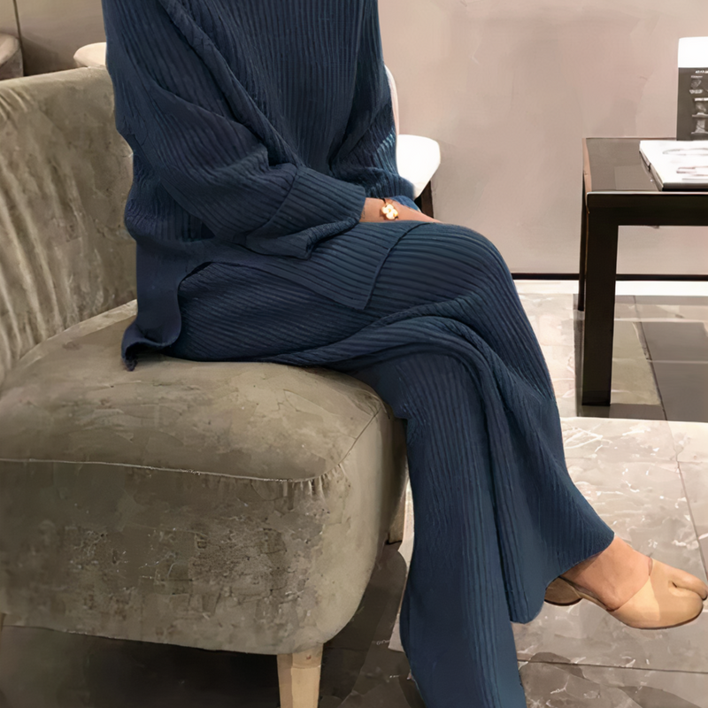 Effortlessly Elegant Sweater with a Timeless Design