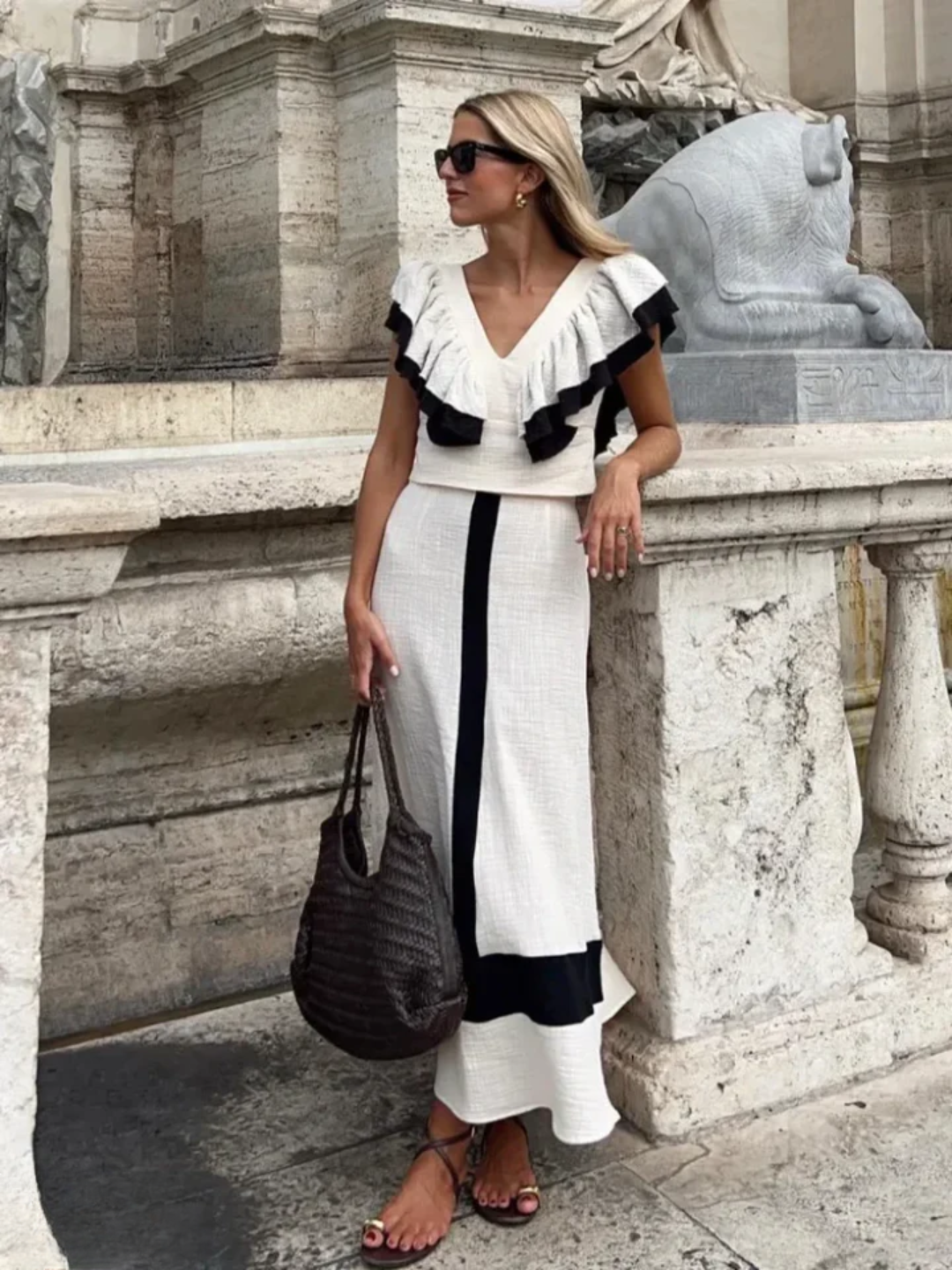 Effortlessly Elegant Garment with a Timeless Design