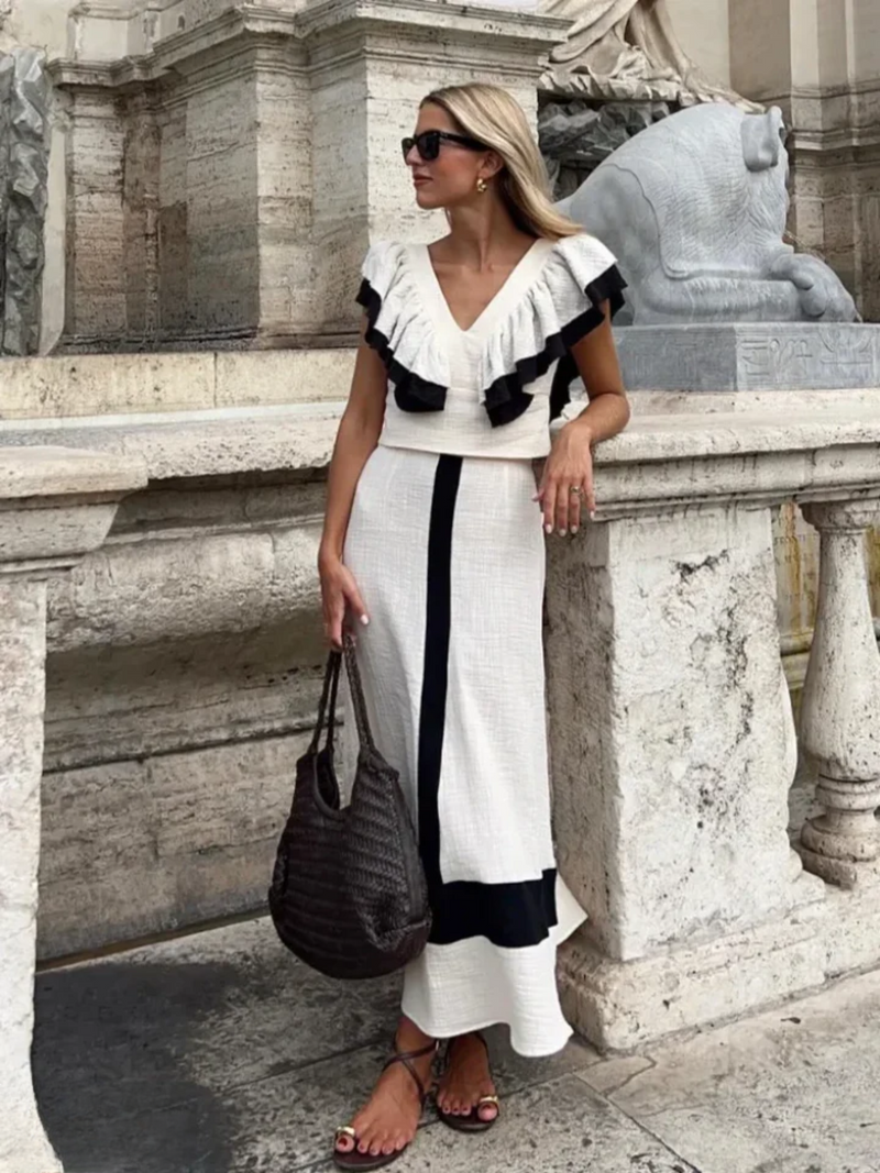 Effortlessly Elegant Garment with a Timeless Design