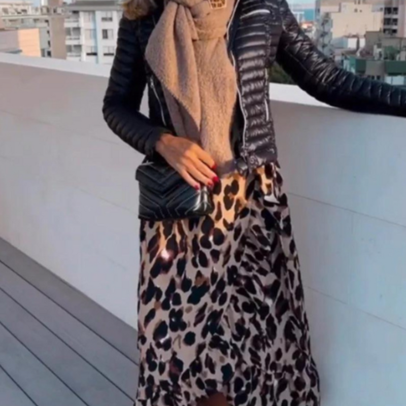 Gracefully Styled Dress for Any Occasion