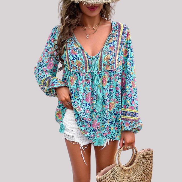 Classic Vintage Blouse with a Flattering Fit
