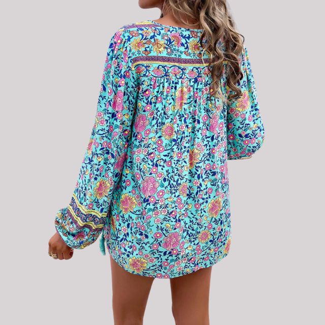 Classic Vintage Blouse with a Flattering Fit