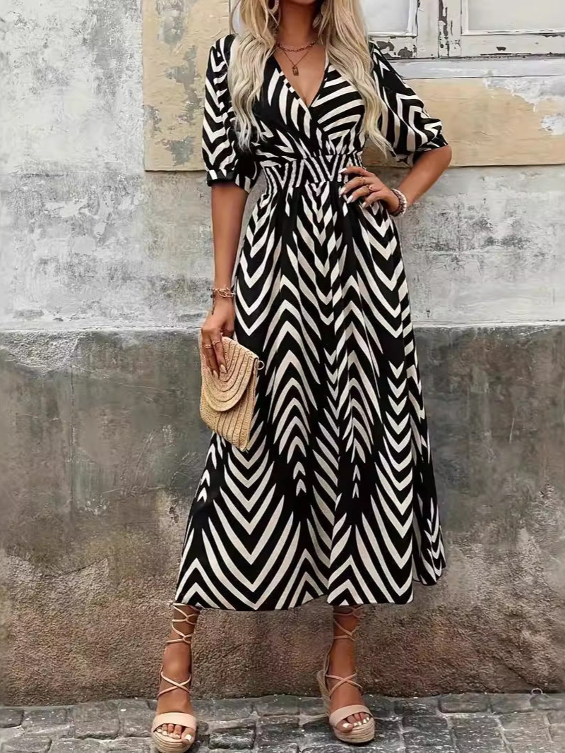 Well Tailored Dress with a Graceful Silhouette