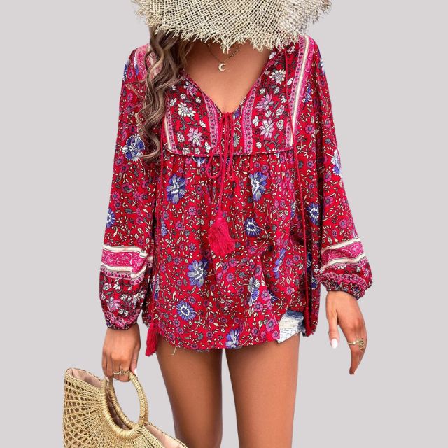 Classic Vintage Blouse with a Flattering Fit