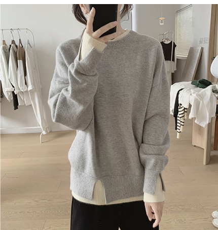 Well Tailored Sweater with a Graceful Silhouette