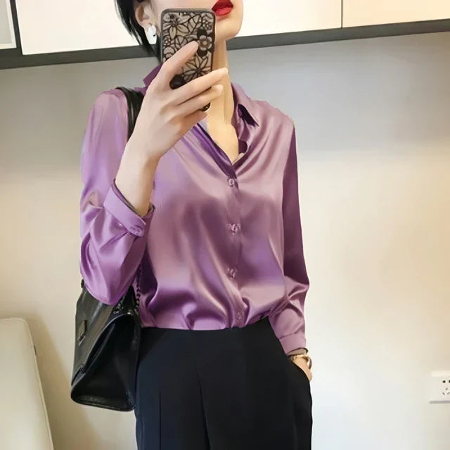 Well Tailored Blouse with a Graceful Silhouette