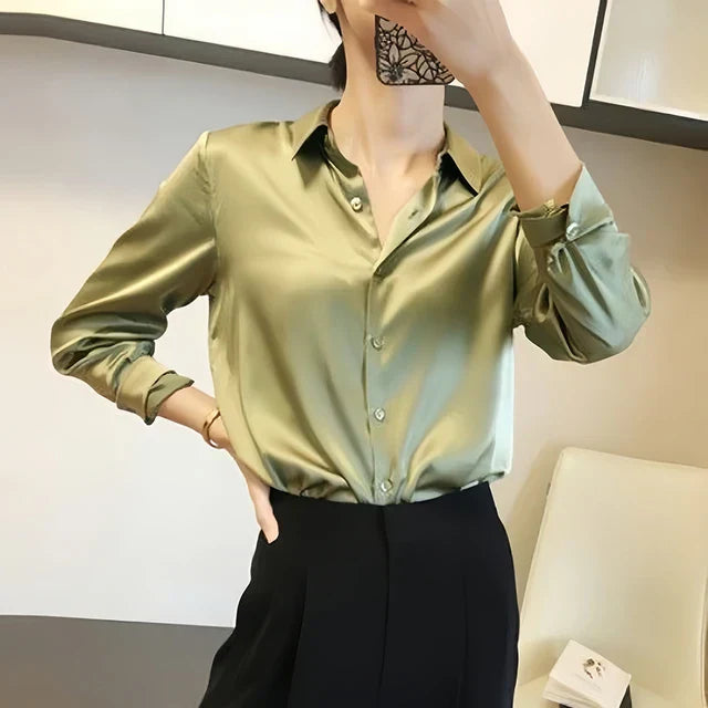 Well Tailored Blouse with a Graceful Silhouette