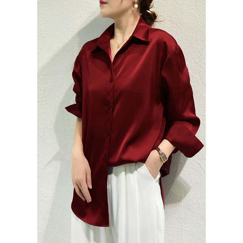 Well Tailored Blouse with a Graceful Silhouette