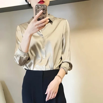Well Tailored Blouse with a Graceful Silhouette