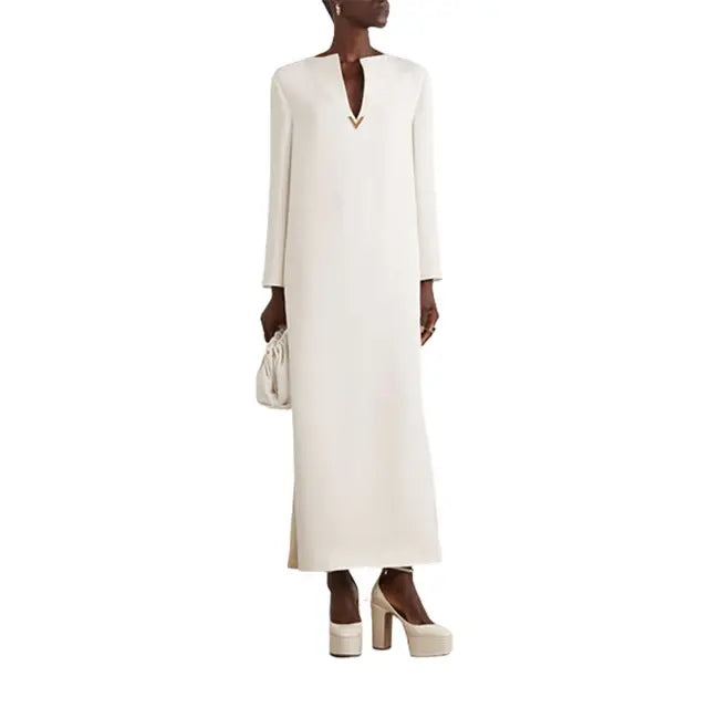 Beautifully Finished Dress in a Timeless Design