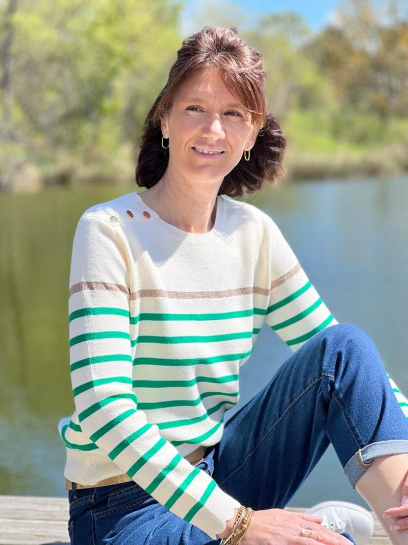Effortlessly Elegant Sweater with a Timeless Design