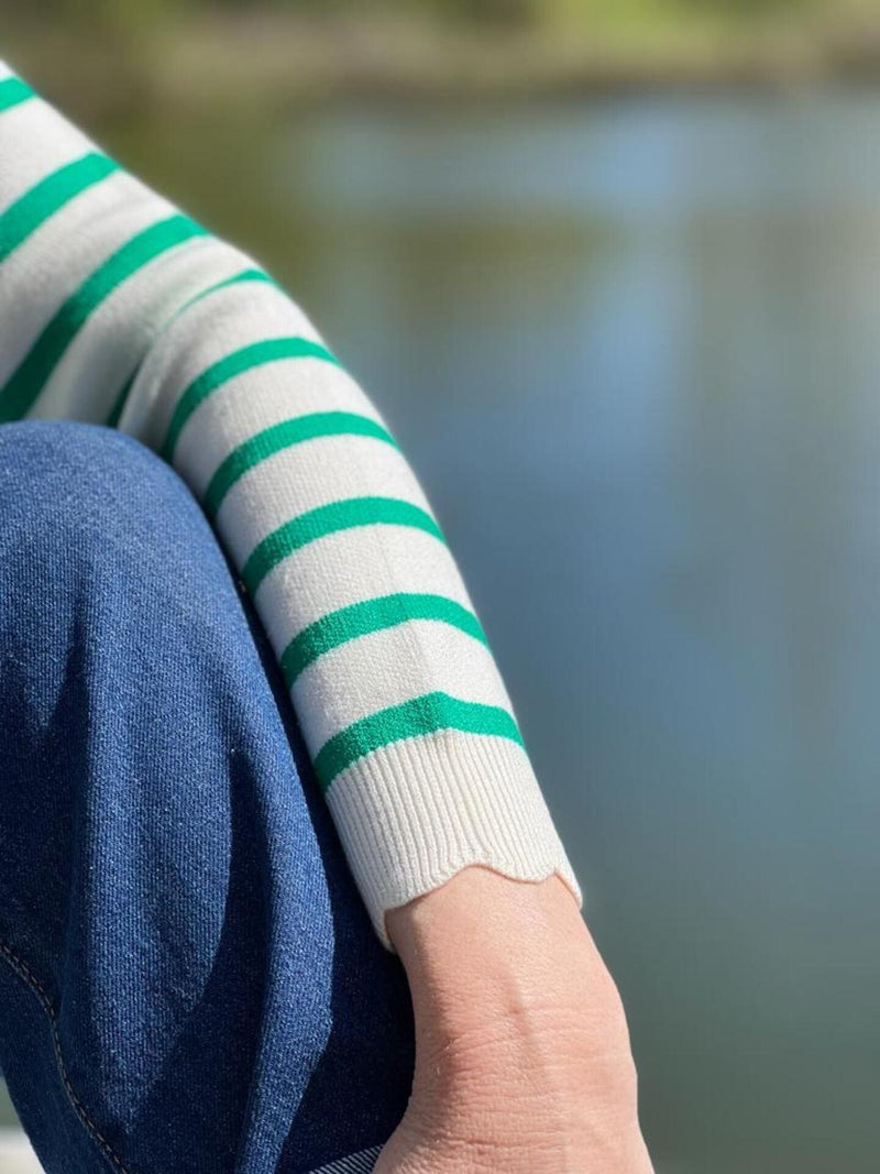 Effortlessly Elegant Sweater with a Timeless Design