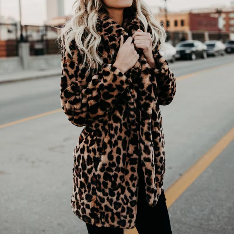 Gracefully Styled Coat for Any Occasion