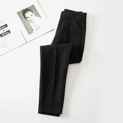 Elegantly Styled Trousers for Everyday Wear