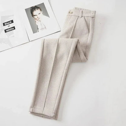 Elegantly Styled Trousers for Everyday Wear
