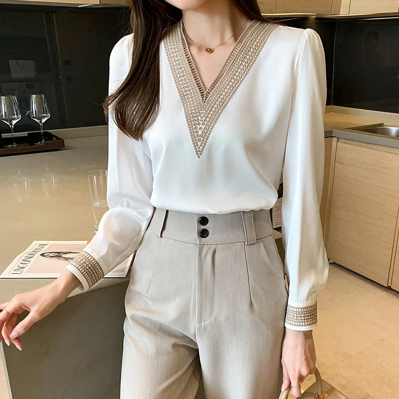Effortlessly Elegant Blouse with a Timeless Design