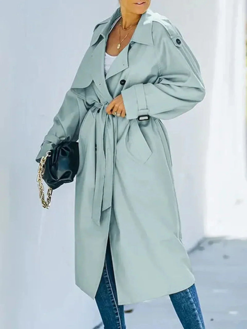 Well Tailored Coat with a Graceful Silhouette