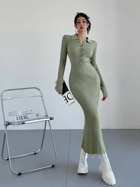 Beautifully Finished Dress in a Timeless Design