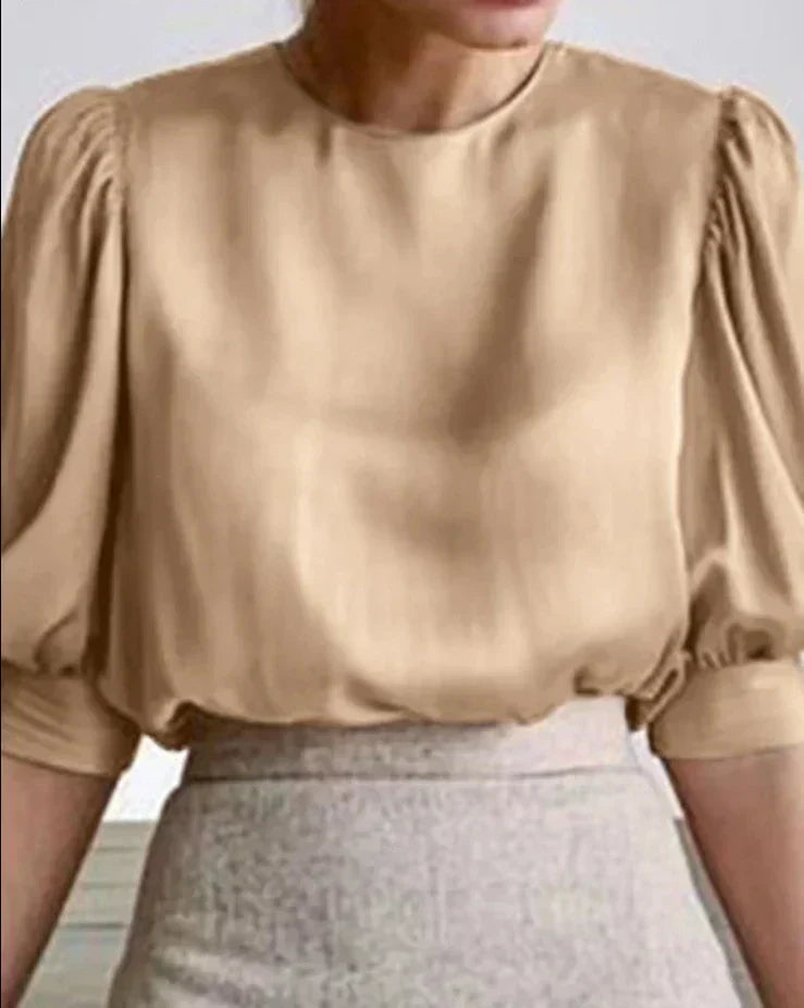 Sophisticated Blouse with a Clean Classic Look