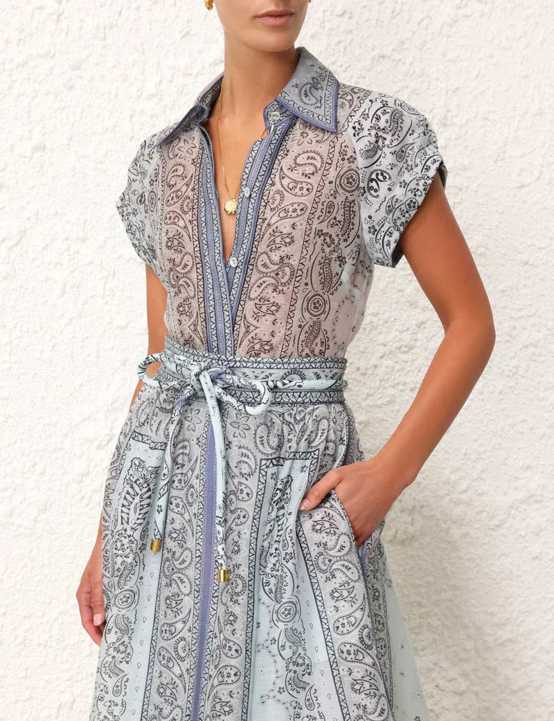 Effortlessly Elegant Garment with a Timeless Design