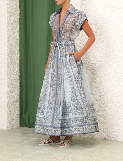 Effortlessly Elegant Garment with a Timeless Design