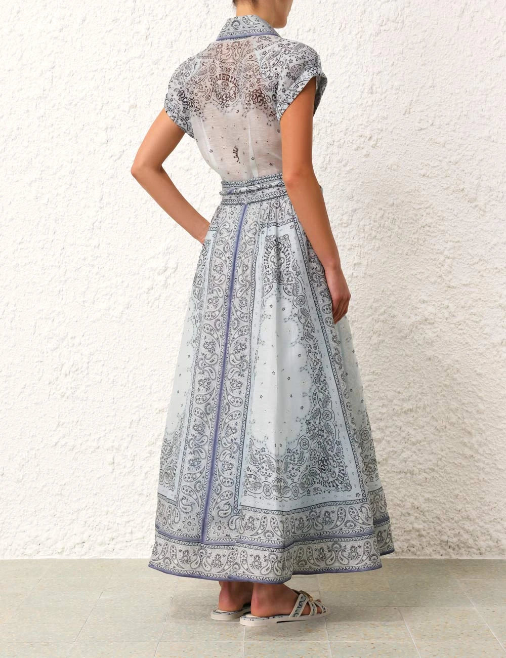 Effortlessly Elegant Garment with a Timeless Design