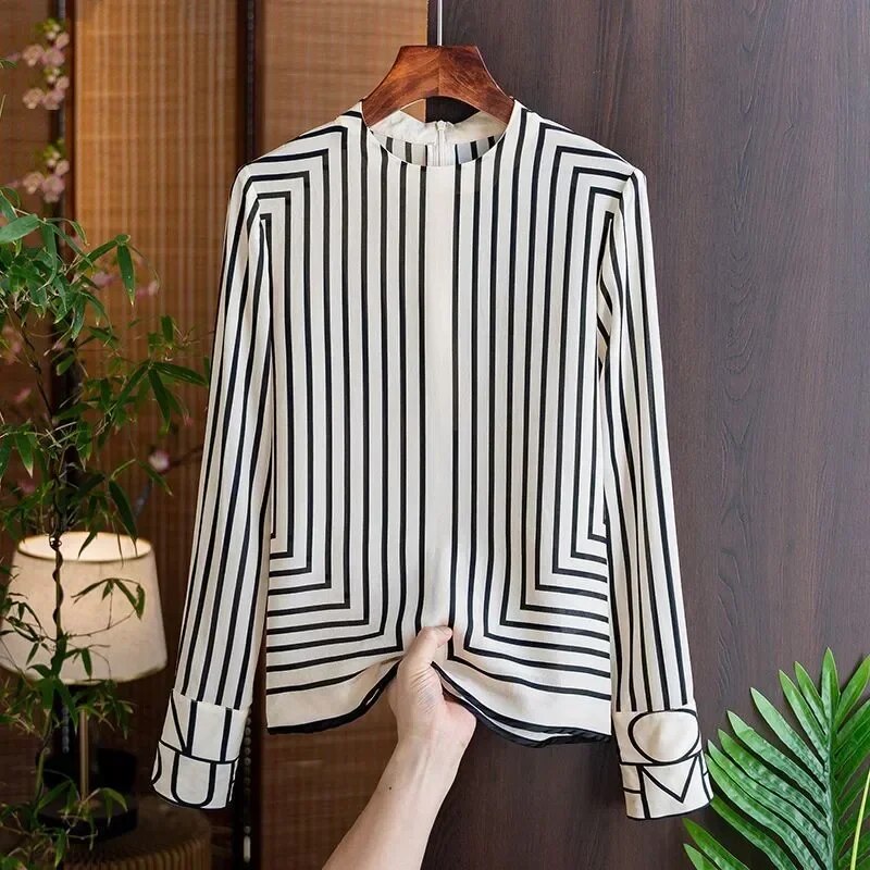 Elegantly Styled Blouse for Everyday Wear