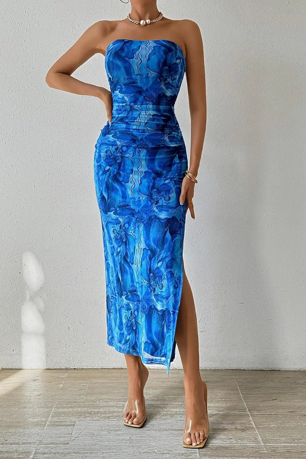 Classic Vintage Dress with a Flattering Fit