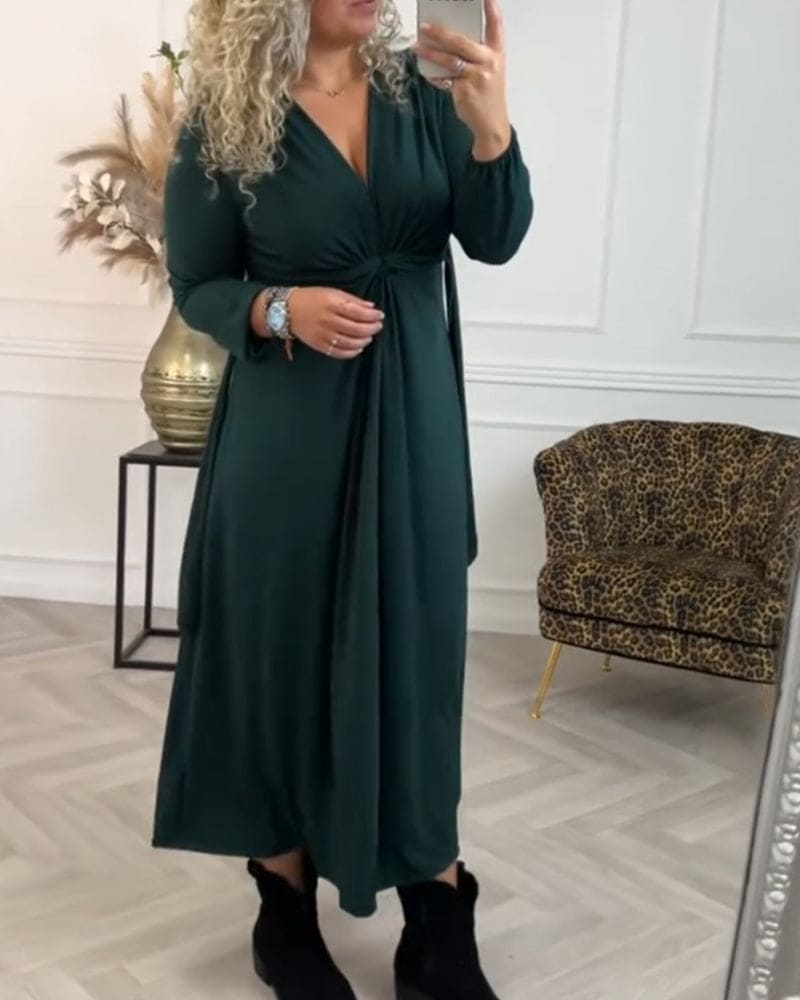 Sophisticated Dress with a Clean Classic Look