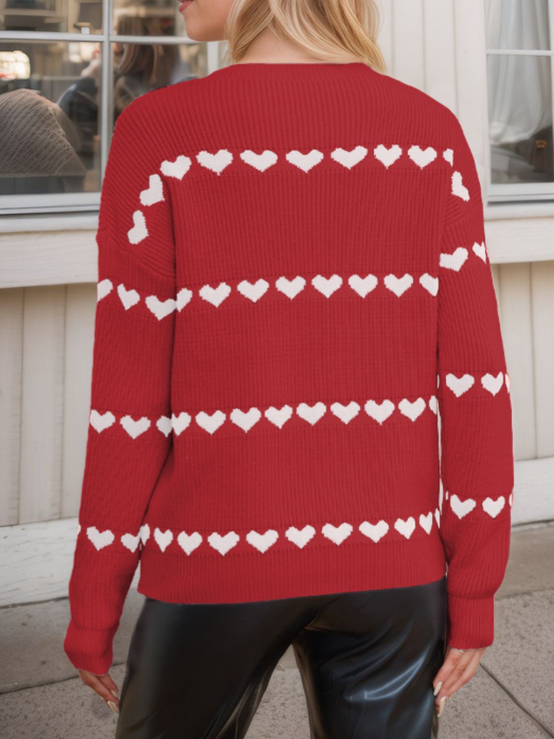 Well Tailored Sweater with a Graceful Silhouette