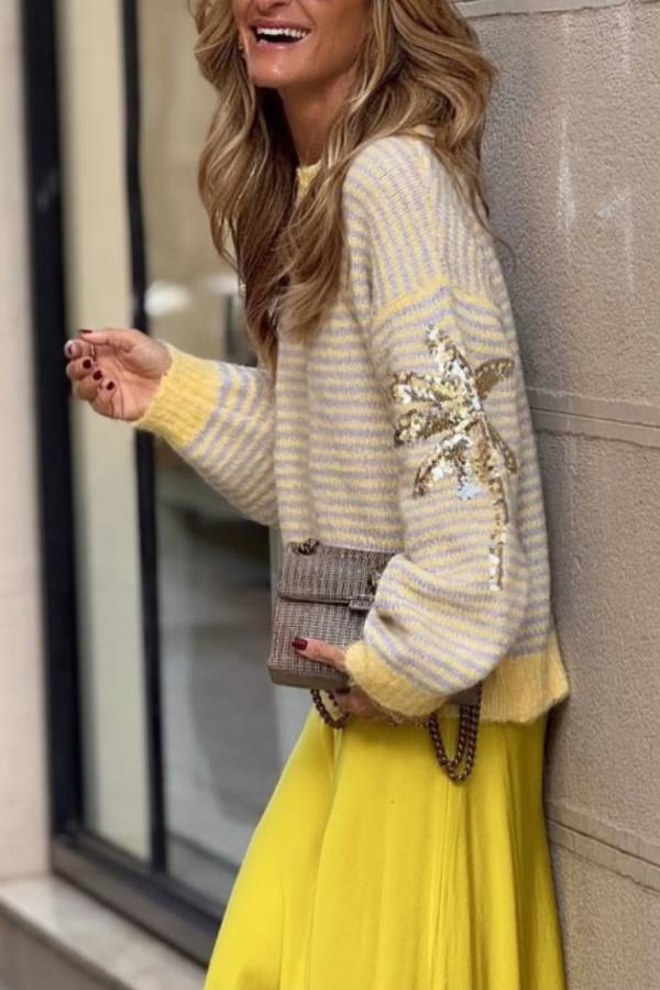 Well Tailored Sweater with a Graceful Silhouette