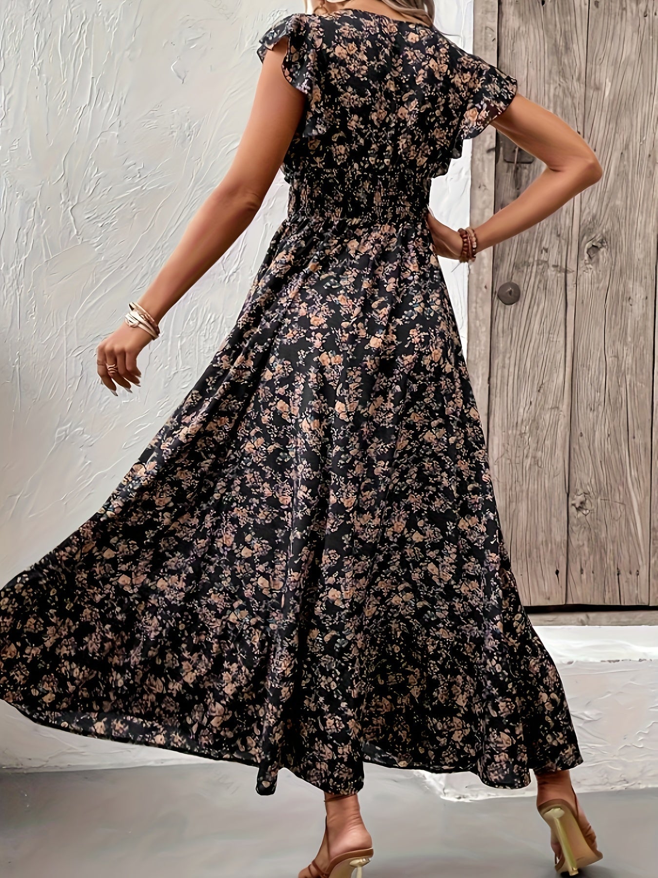 Beautifully Finished Dress in a Timeless Design