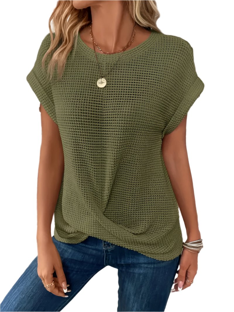 Well Tailored Blouse with a Graceful Silhouette