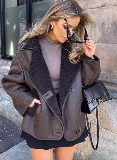 Well Tailored Jacket with a Graceful Silhouette