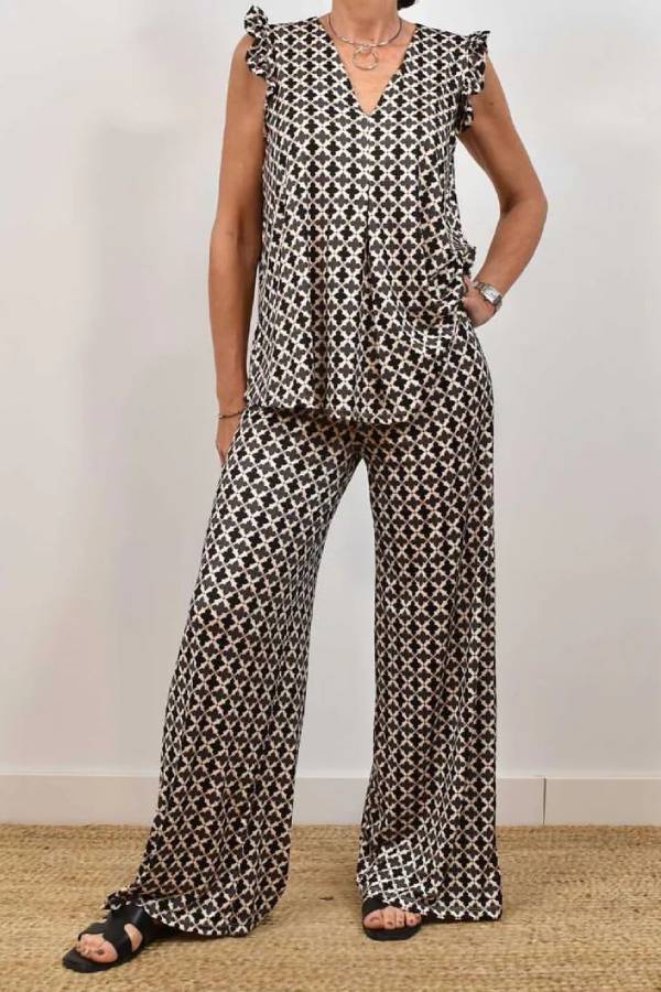 Beautifully Finished Garment in a Timeless Design
