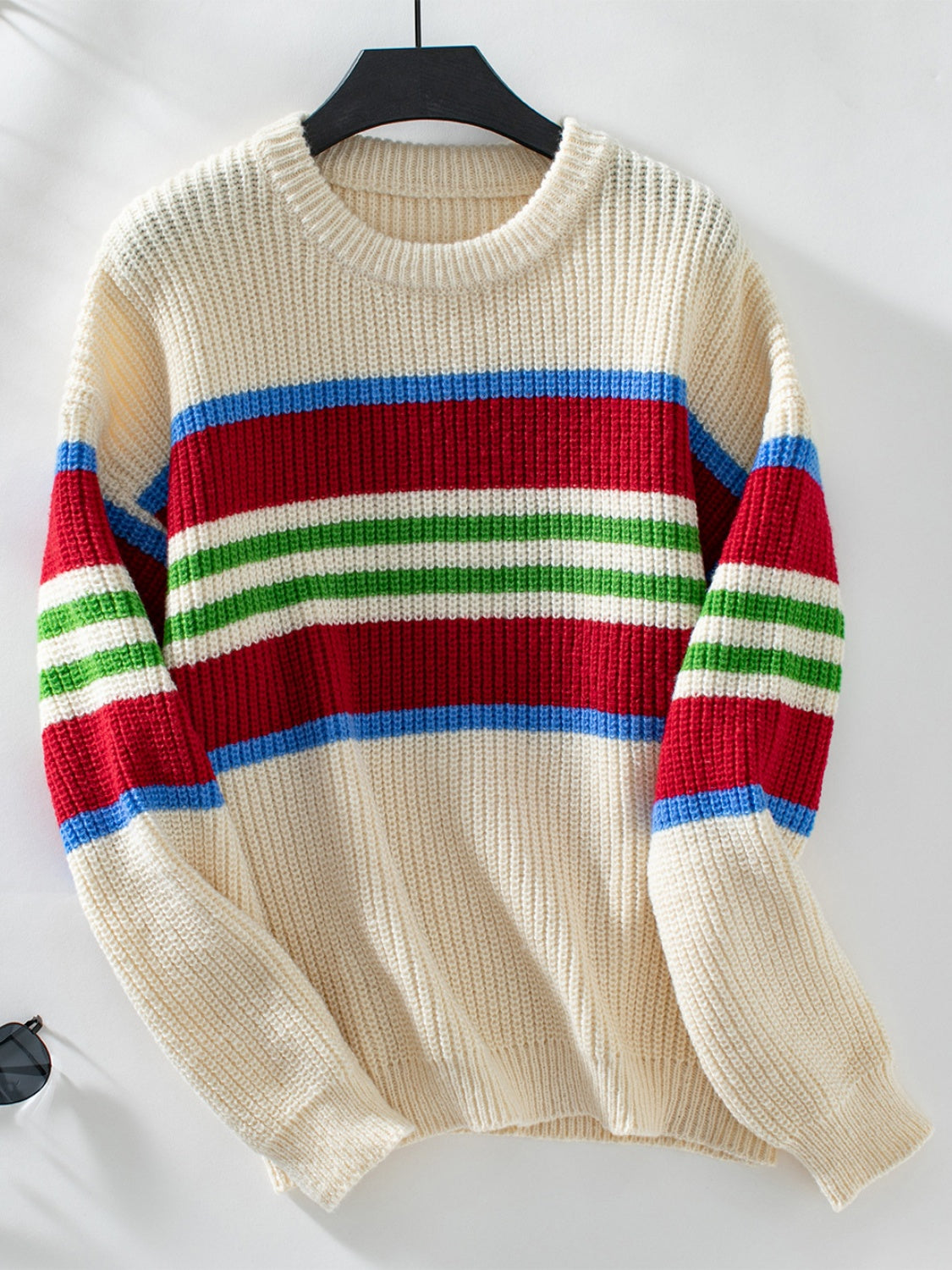 Well Tailored Sweater with a Graceful Silhouette