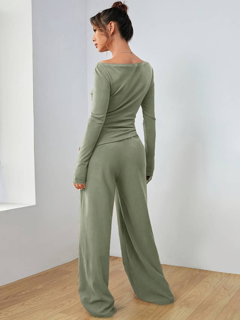 Sophisticated Trousers with a Clean Classic Look