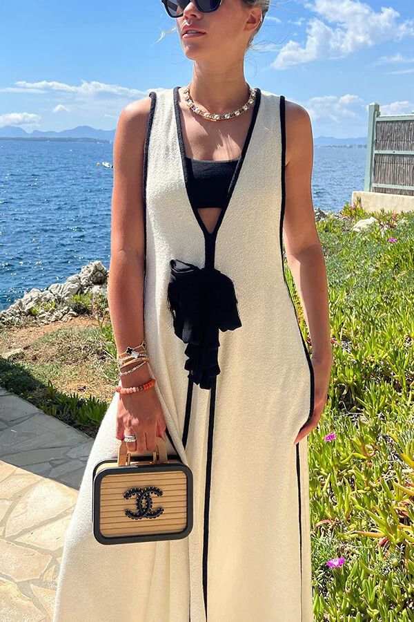 Effortlessly Elegant Dress with a Timeless Design