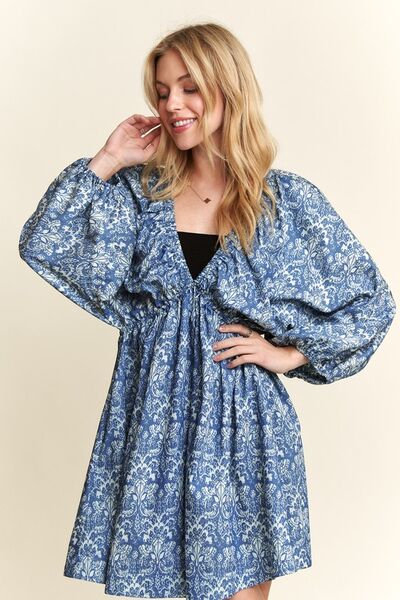 Beautifully Finished Dress in a Timeless Design