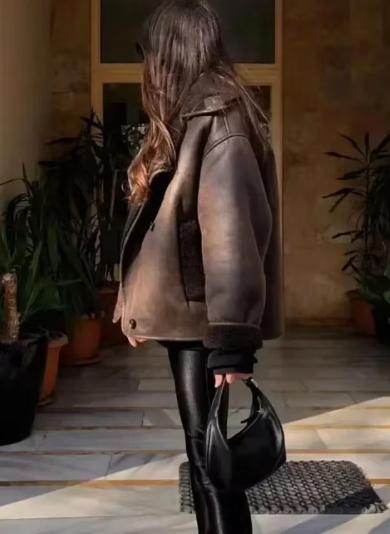 Well Tailored Jacket with a Graceful Silhouette