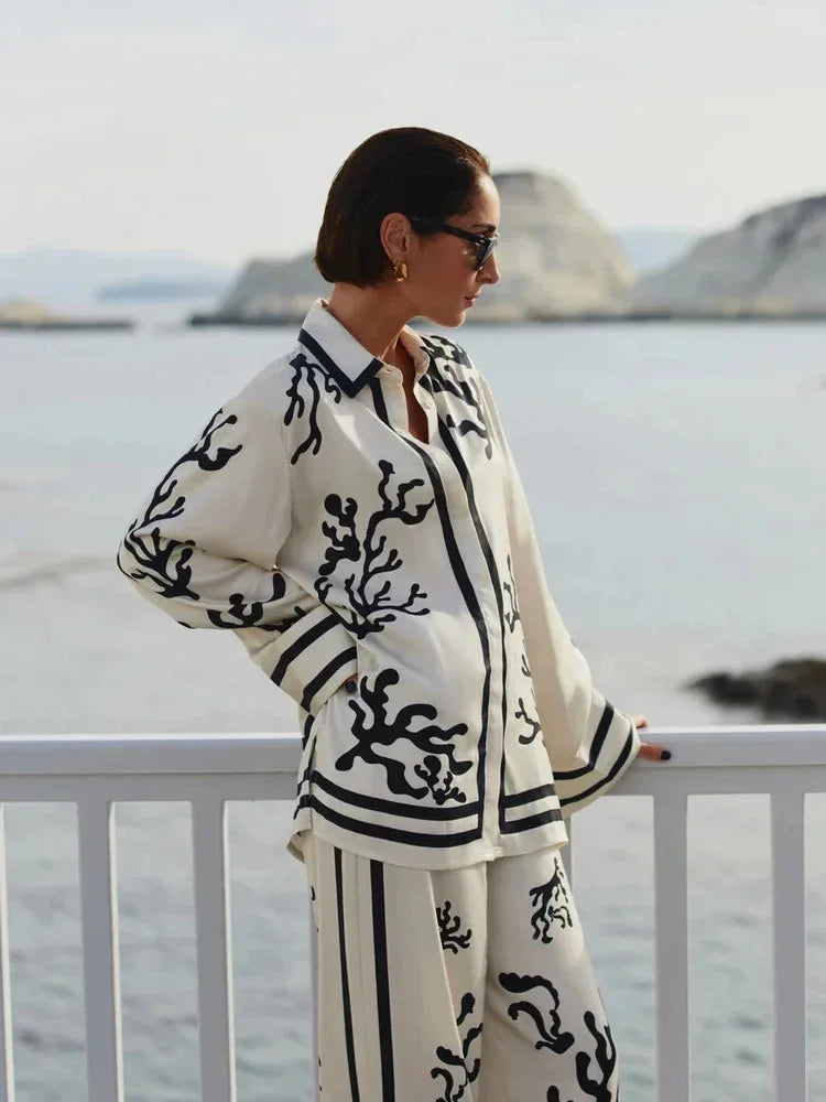 Classic Vintage Blouse with a Flattering Fit