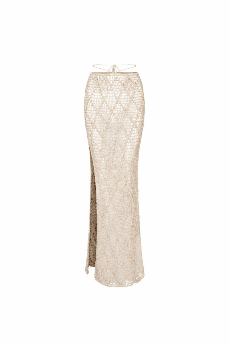 Well Tailored Top with a Graceful Silhouette