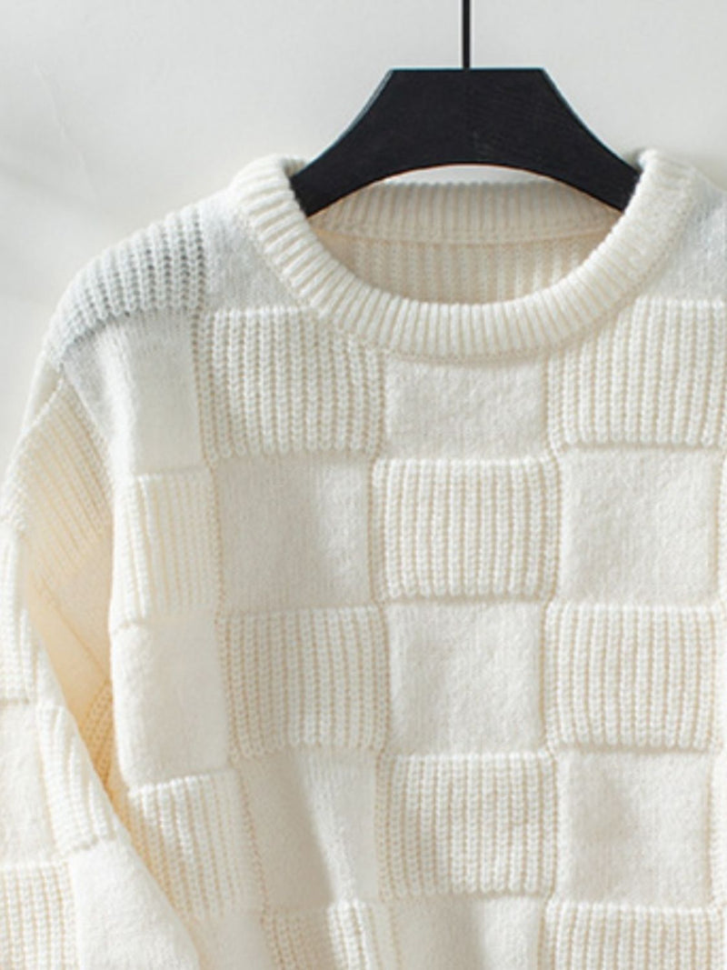 Effortlessly Elegant Sweater with a Timeless Design