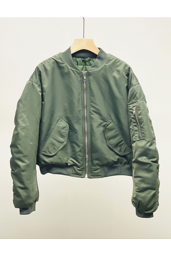 Well Tailored Jacket with a Graceful Silhouette