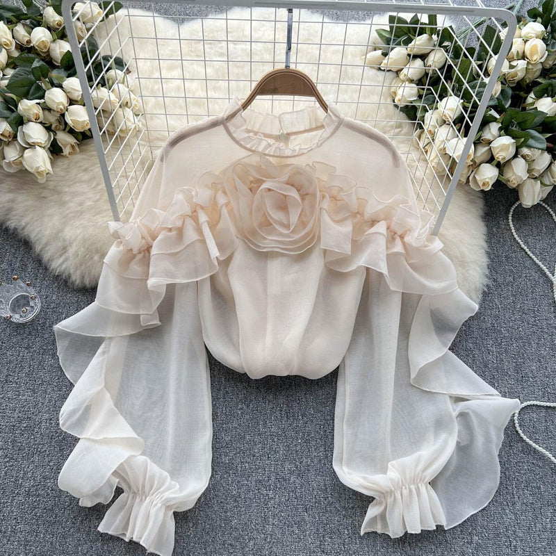 Well Tailored Sweater with a Graceful Silhouette